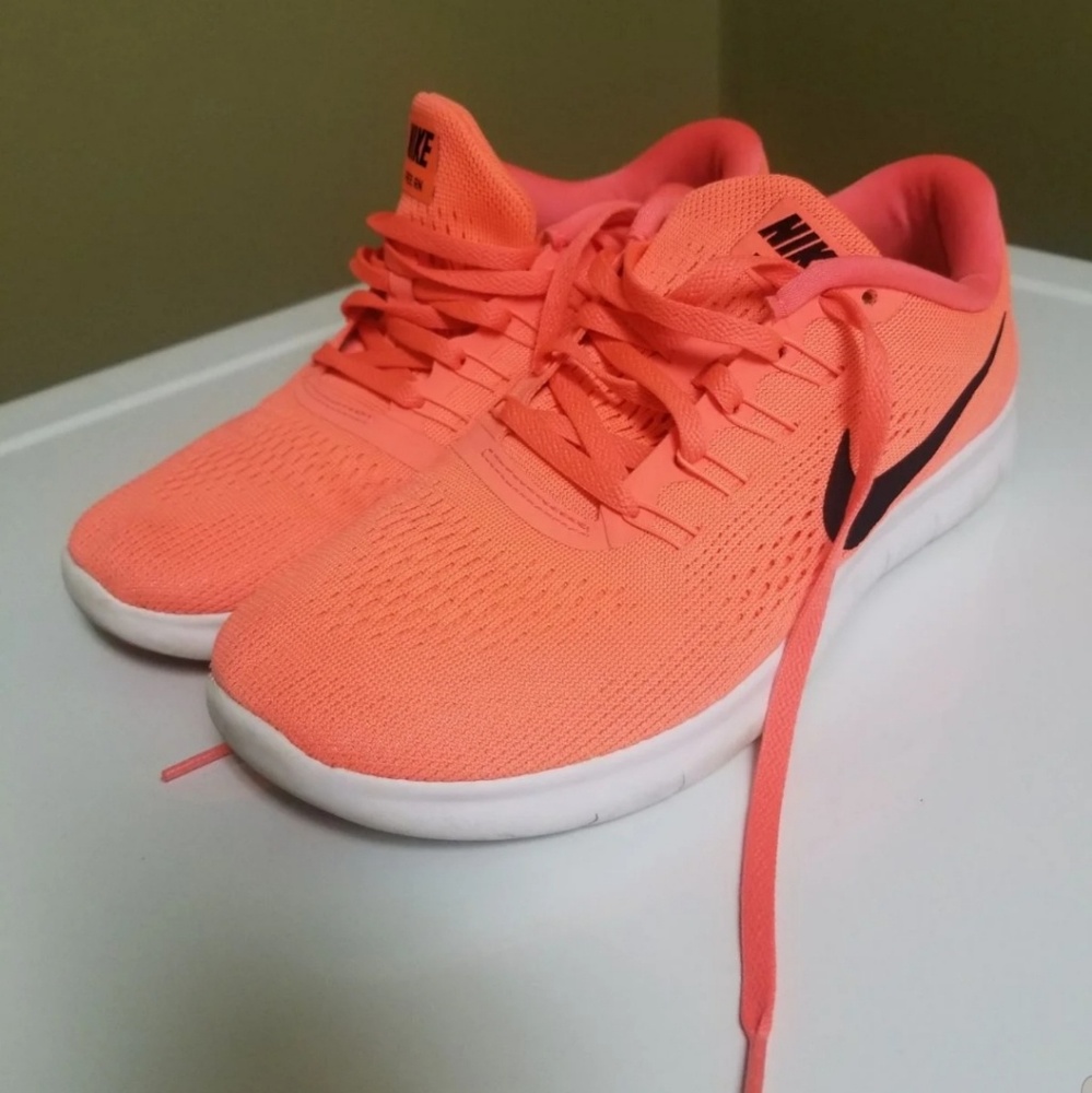 NIKE FREE RN